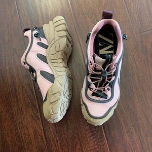 Hiking sneakers Zara